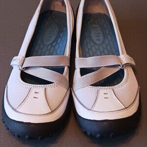 Clarks Privo white slip-on Mary Jane style athleisure shoe size 6M